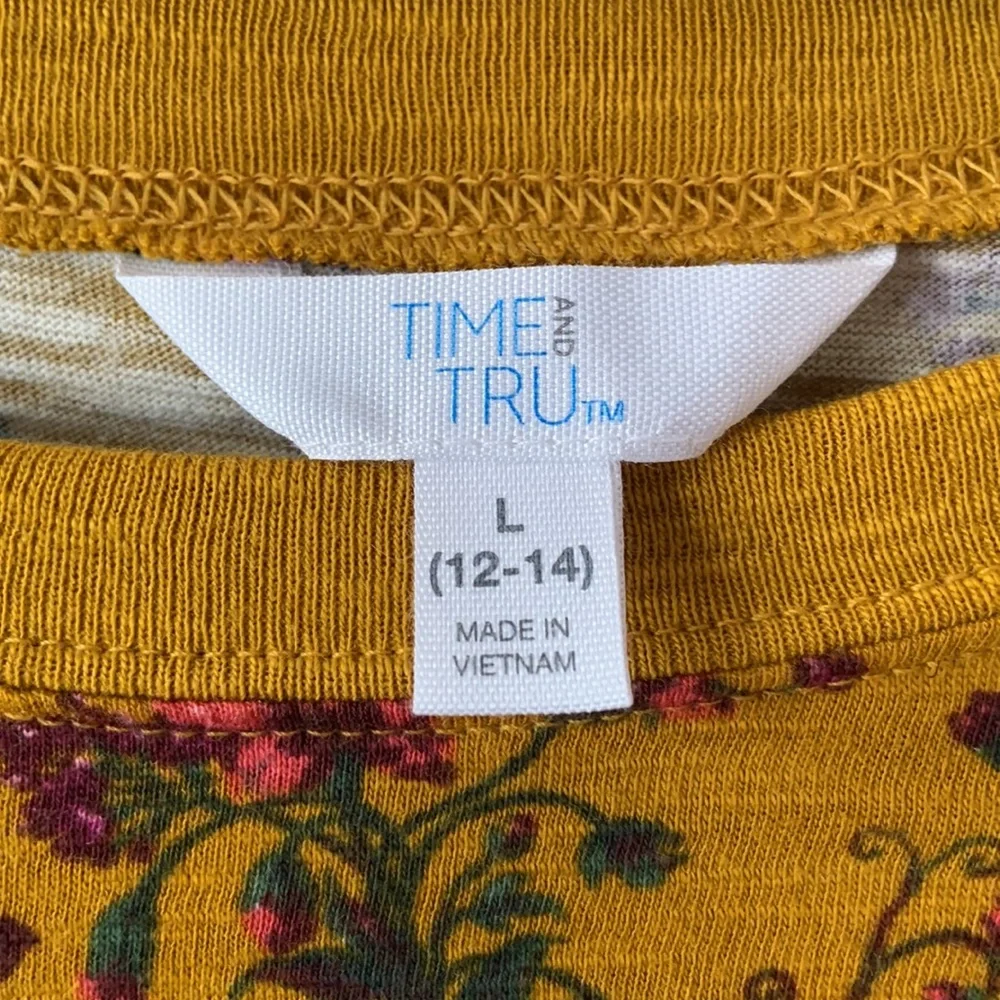 Time and Tru Flutter Sleeve Top (NWT) #7 - Picture 3 of 7